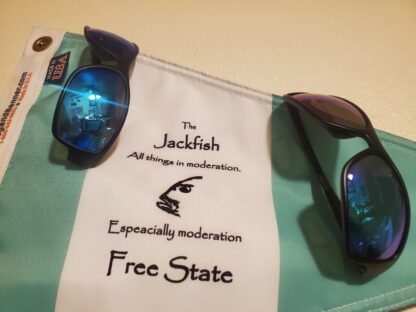 A bag with sunglasses on it and the words " free state."